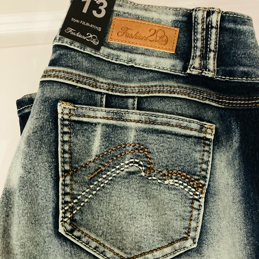COME UP FASHIONISTA: designer jeans Juniors 13 light wash with dark accents